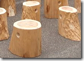その形はたったひとつ 。木目が美しい世界にひとつだけの根かぶ椅子です。